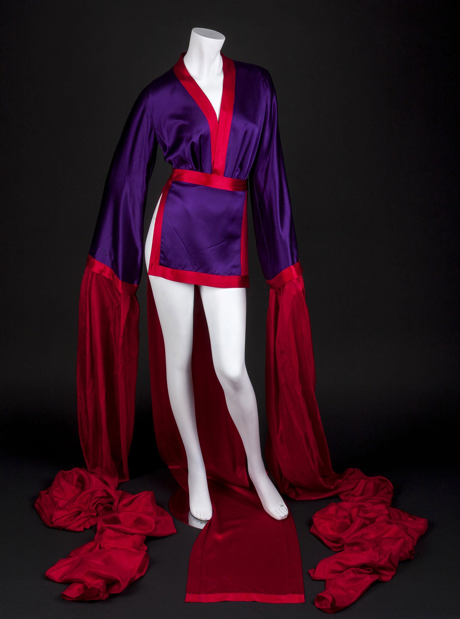 Rihanna_Princess_of_China_Dress__HRC077674-2.jpg
