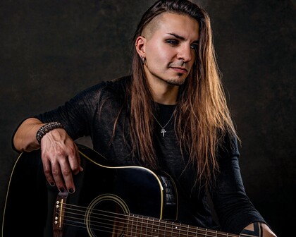 Hard Rock Cafe Main Stage: Gabriel Connor