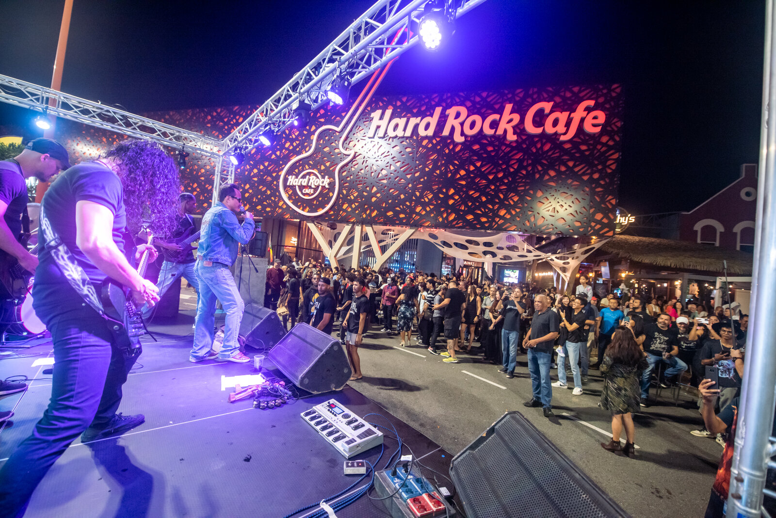 Hard Rock Cafe - International Mall of Suriname