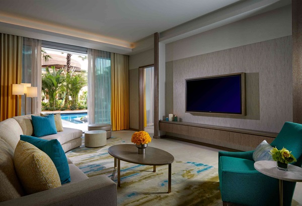 Swim Up Suite