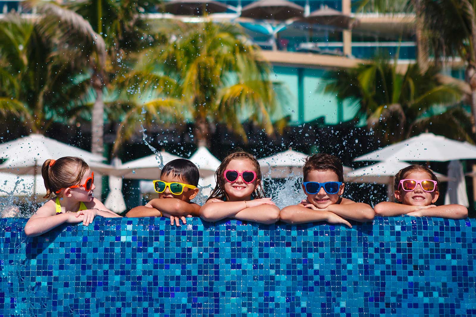 Niños en la Piscina