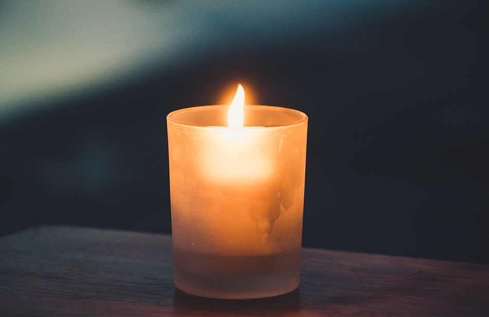 Romantic-picnic-candles