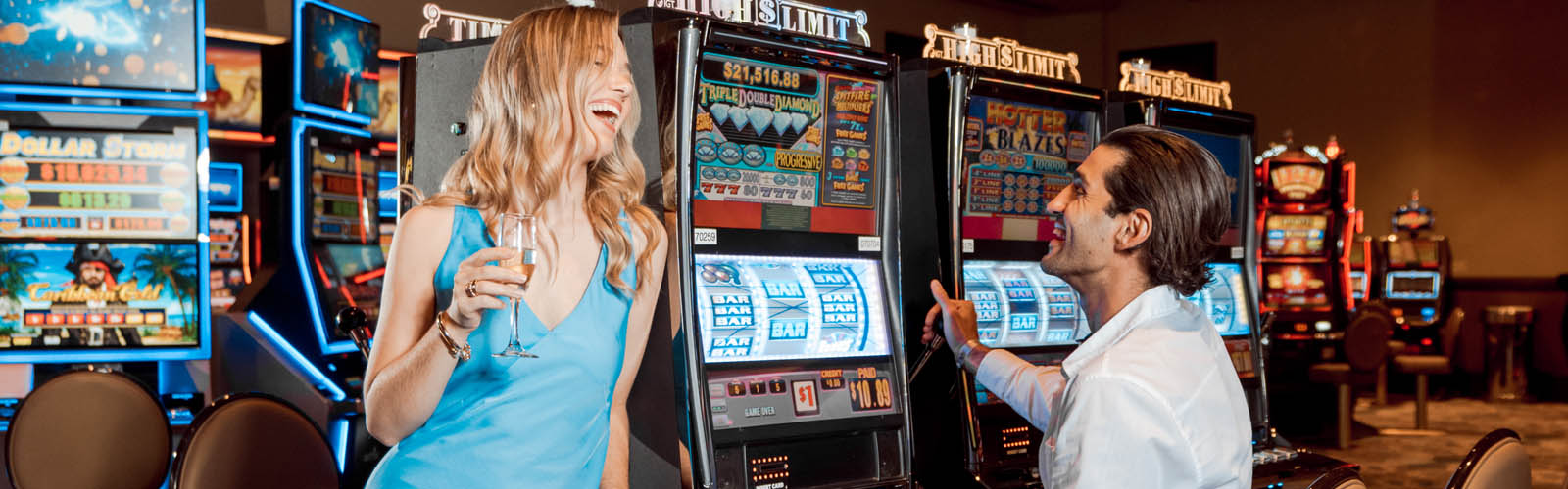 couple at the slot machines