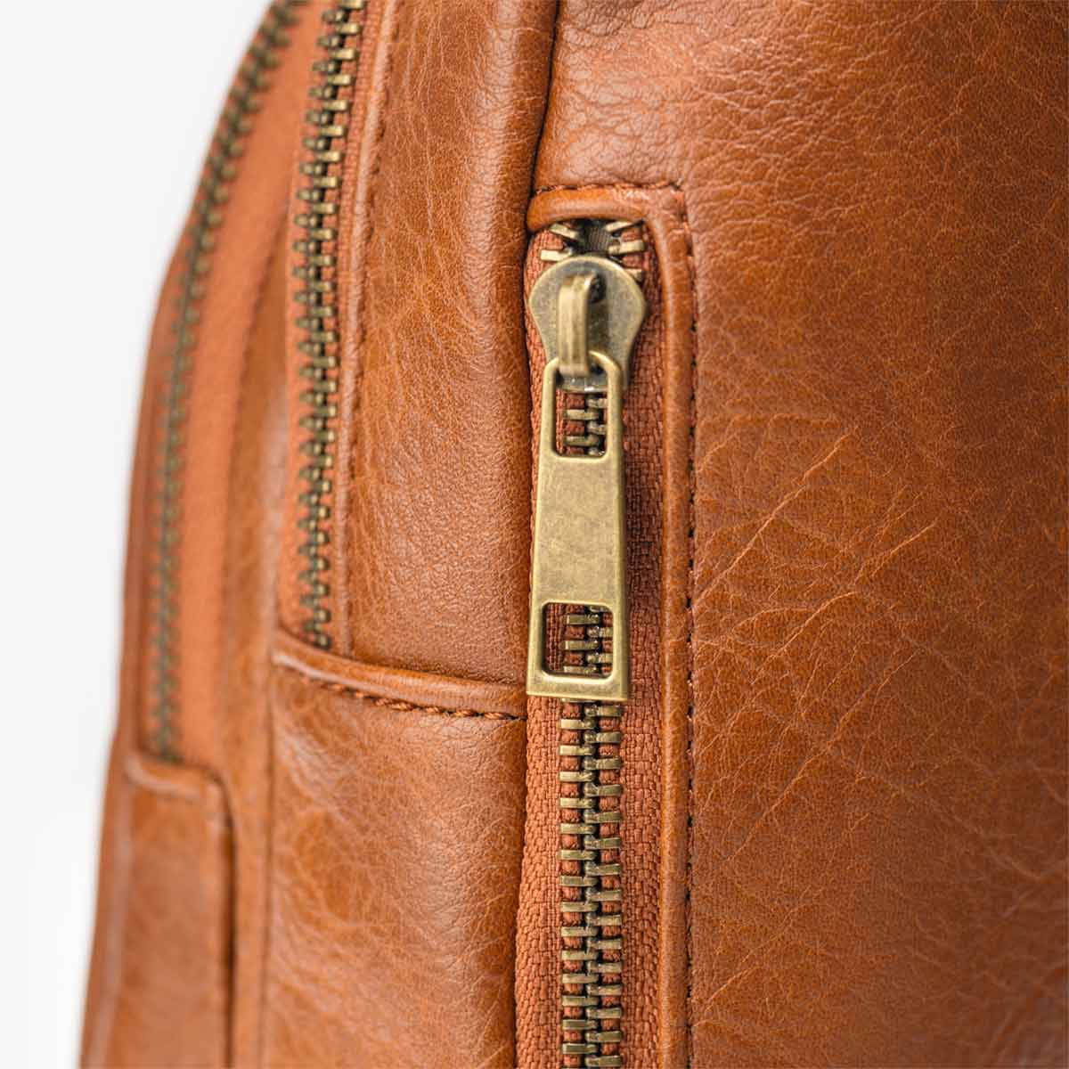 Guitar Strap Cross Body Bag in Cognac image number 3